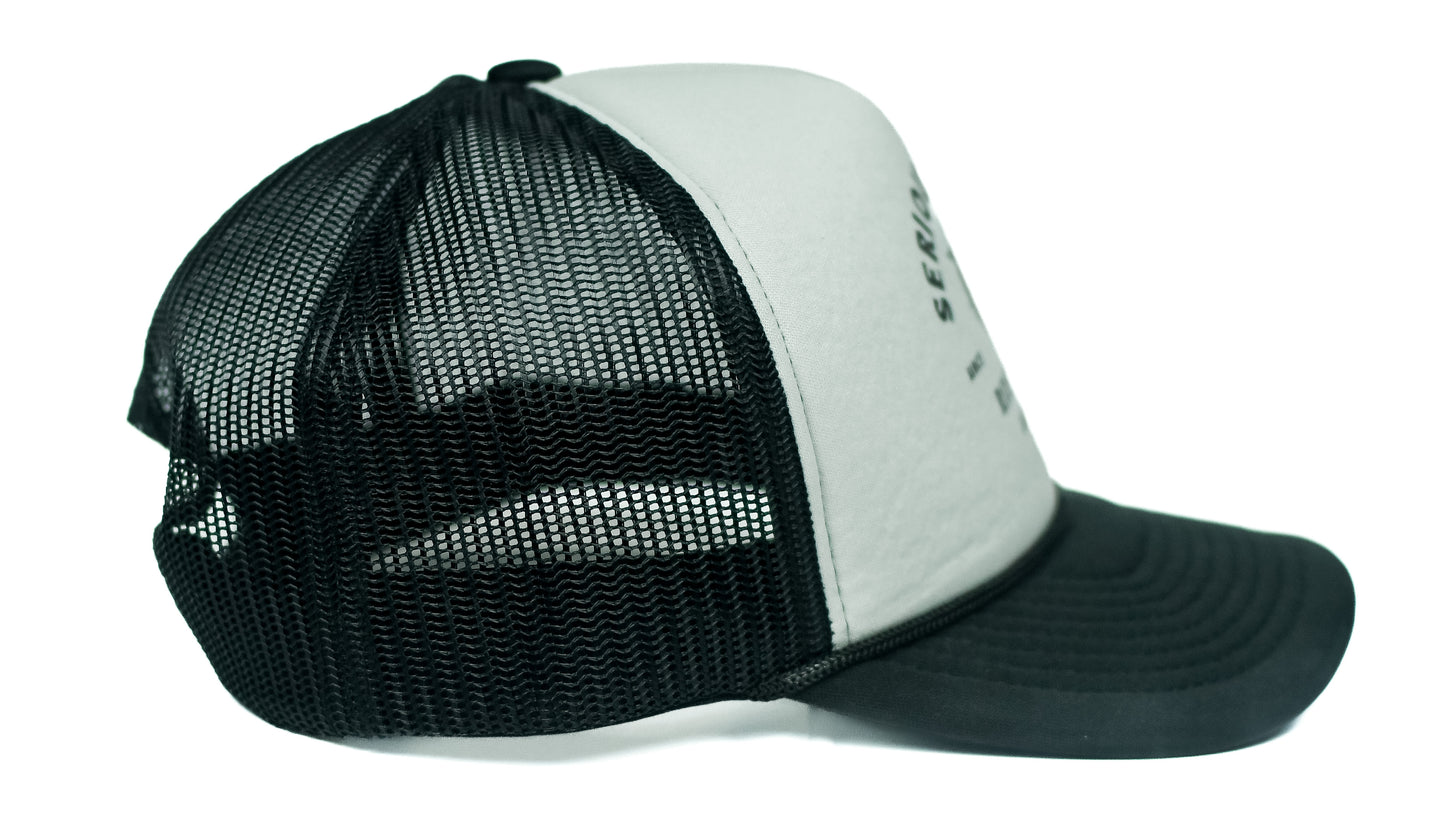 SERIOUS STUDIO ICONIC TRUCKER HAT - GREY / WHITE